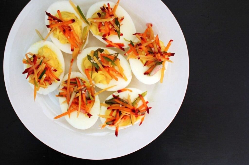 Hard boiled eggs +nuts
