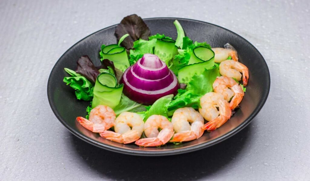 weight loss withsalad and shrimps