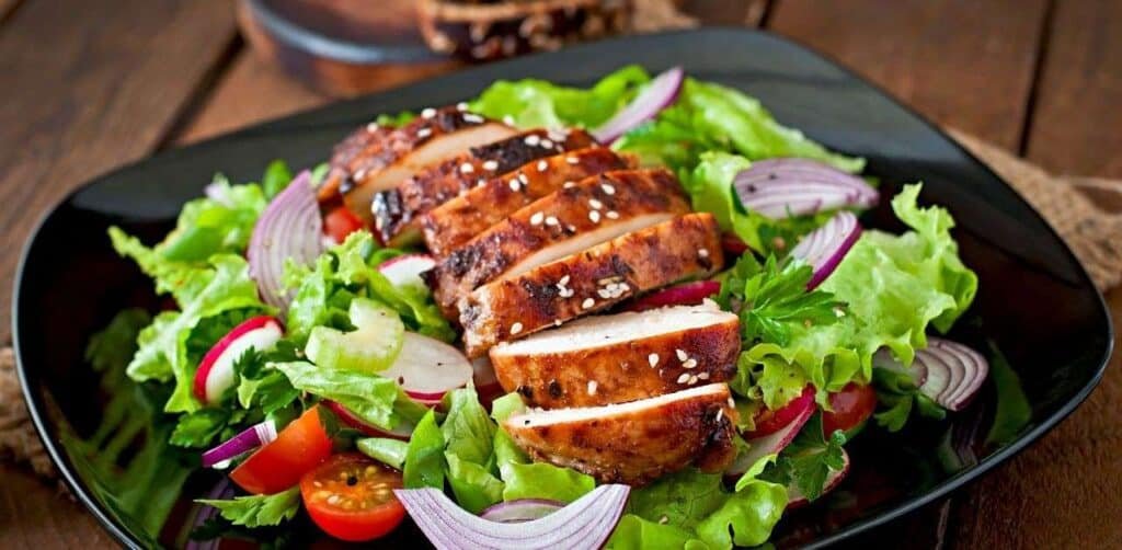 grilled chicken with salad 