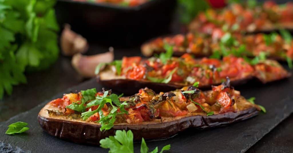 Comparing Eggplant to Other Popular Low-Carb Vegetables